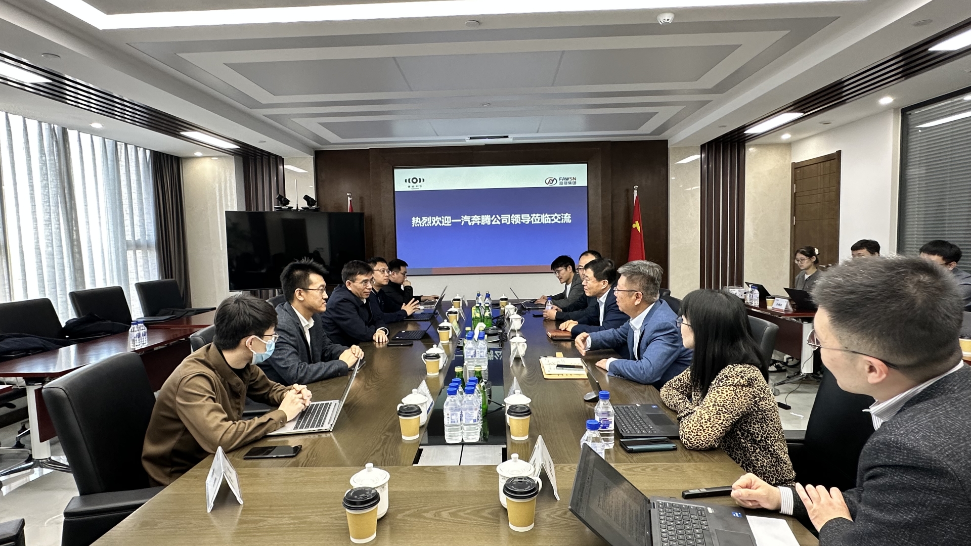 富鈦字節(jié)公司與一汽奔騰公司開展技術(shù)交流會.jpg